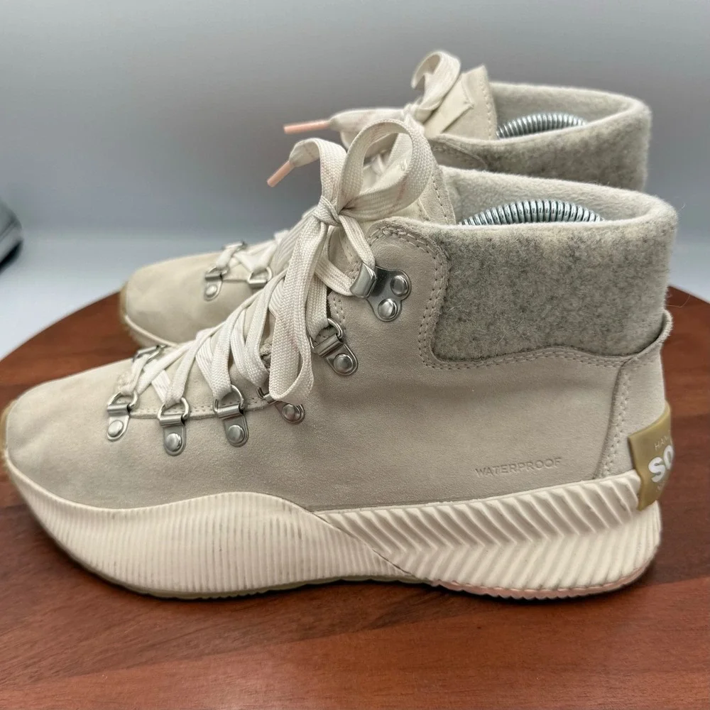 Sorel Out N About III Conquest Boot Chalk Sea‎ Salt Waterproof Hiking Womens 7.5